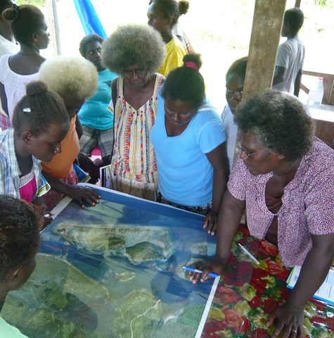 Image of residents in Papua New Guineau taking part in a stakeholder consultation looking at a plan for changes in their community