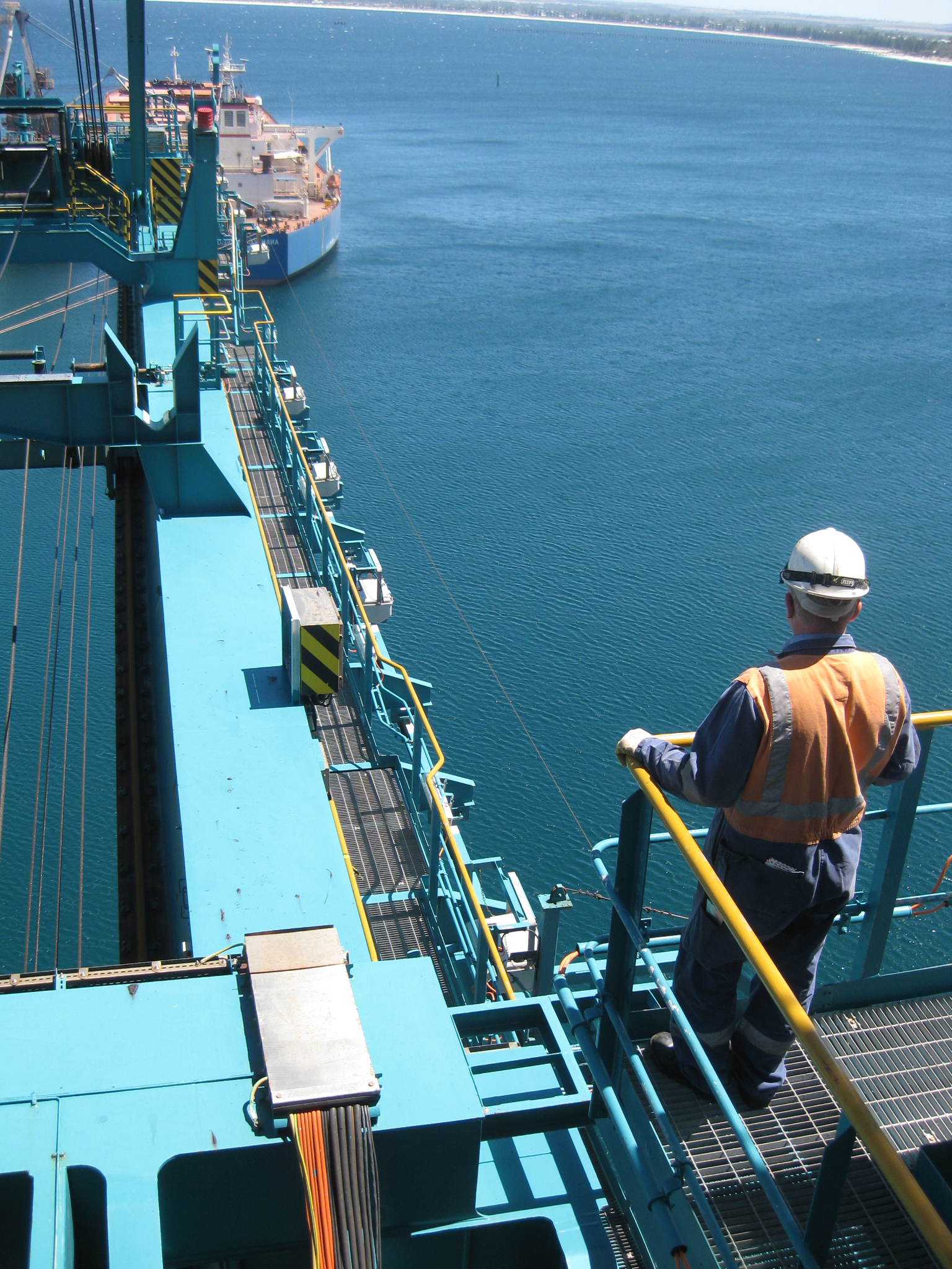 Self-unloading ships