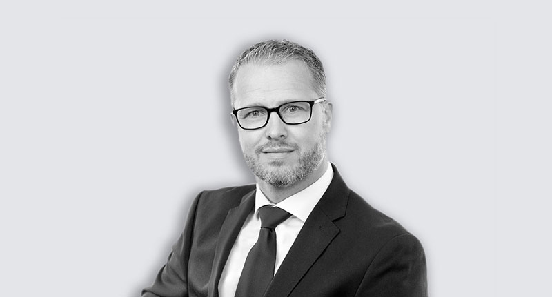 Head and shoulders image of Dennis de Bruin