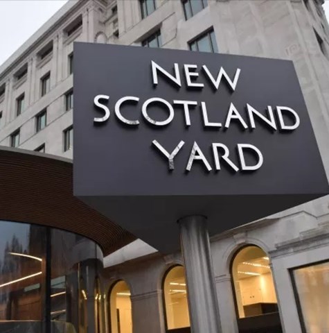 Image of the New Scotland Yard sign outside their main office in London