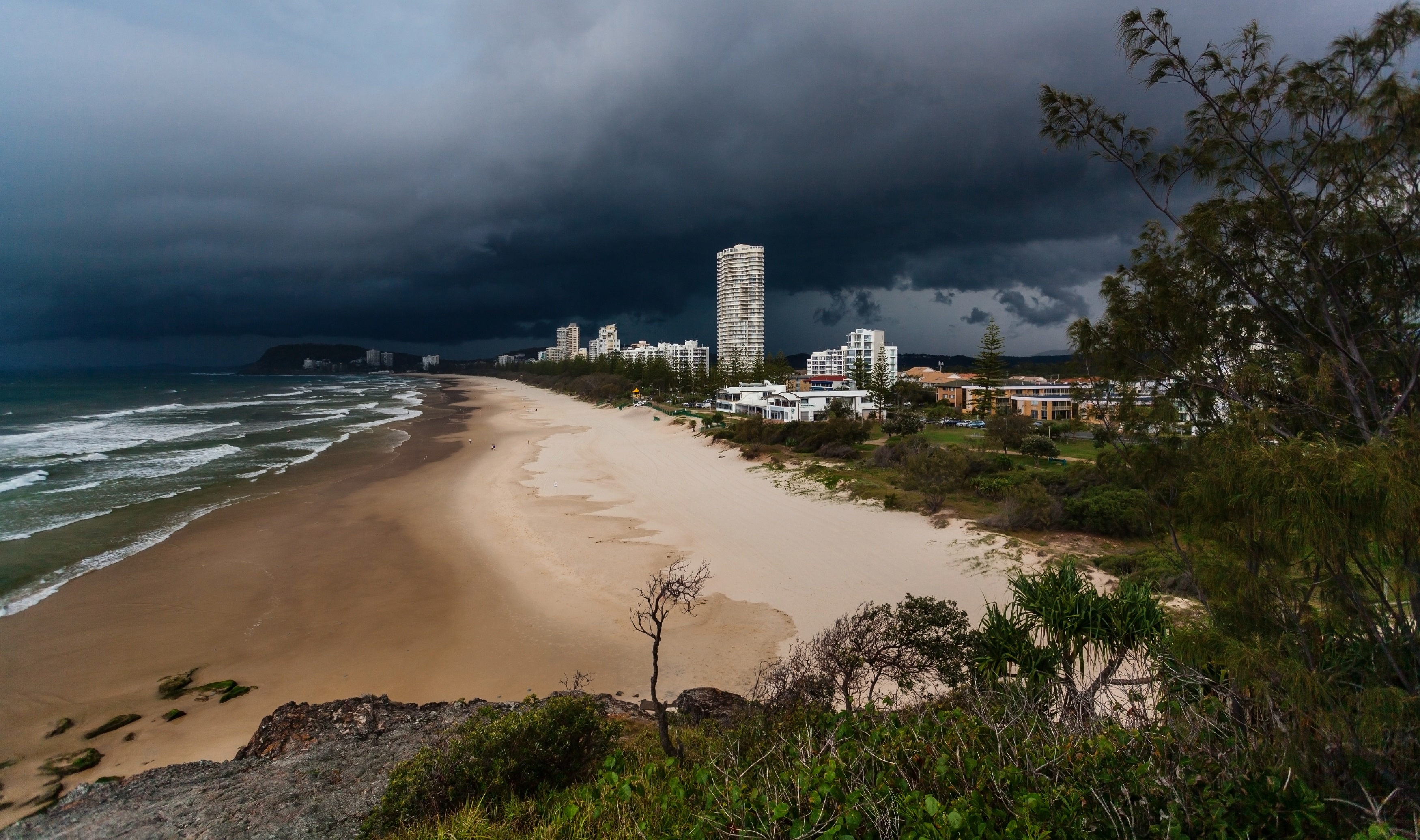 burleigh-heads_shutterstock_242167816